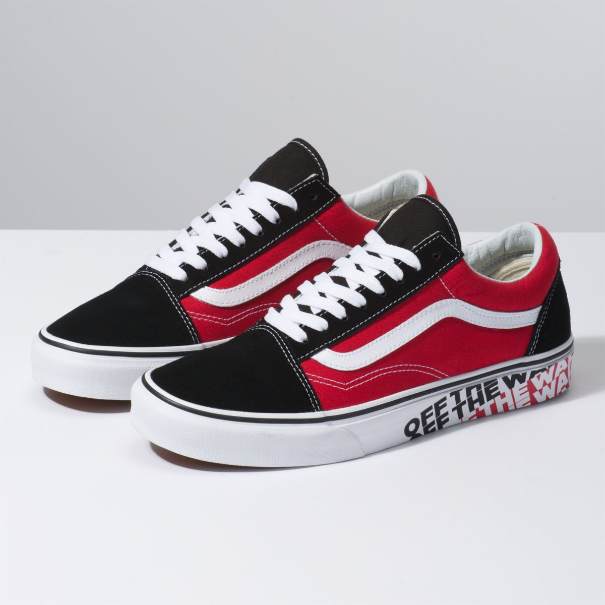 Vans negros 2024 con linea blanca